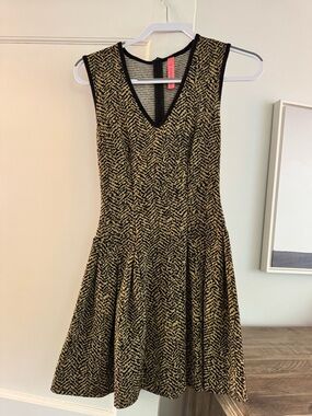 Eight Sixty Black and Gold Sleeveless V-Neck Fit-and-Flare Mini Dress